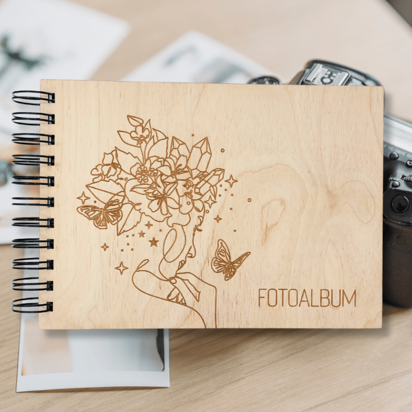 Dřevěné fotoalbum, Smyslnost - Formát: A5, Listy navíc: + 15 listů (+100 Kč), Papír: Bílý, Pauzovací papír: Ano (+150 Kč)